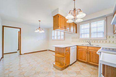 Photo 16 at 85 Downsview Avenue, CFB, Toronto