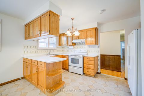 Photo 18 at 85 Downsview Avenue, CFB, Toronto