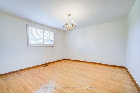 Photo 26 at 85 Downsview Avenue, CFB, Toronto
