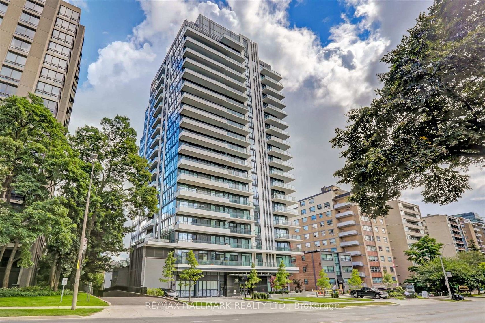 904 - 609 Avenue Road, St. Clair, Toronto 