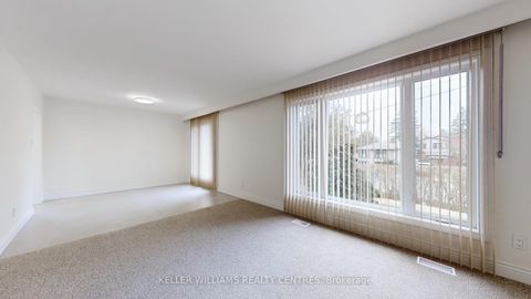 Photo 3 at 14 Algonquin Crescent, Aurora Heights, Aurora