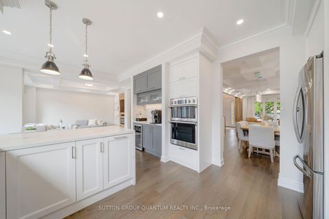 Photo 8 at 2201 Hillmount Drive, WM Westmount, Oakville