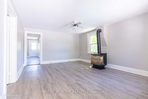 Photo 3 at 85 High Street E, Sutton & Jackson's Point, Georgina