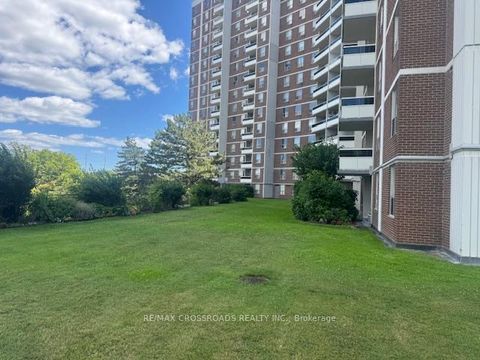 Photo 8 at 114 - 5 Shady Golf Golfway, Flemingdon Park, Toronto