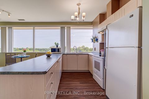 Photo 11 at 512 - 10 Gateway Boulevard, Flemingdon Park, Toronto