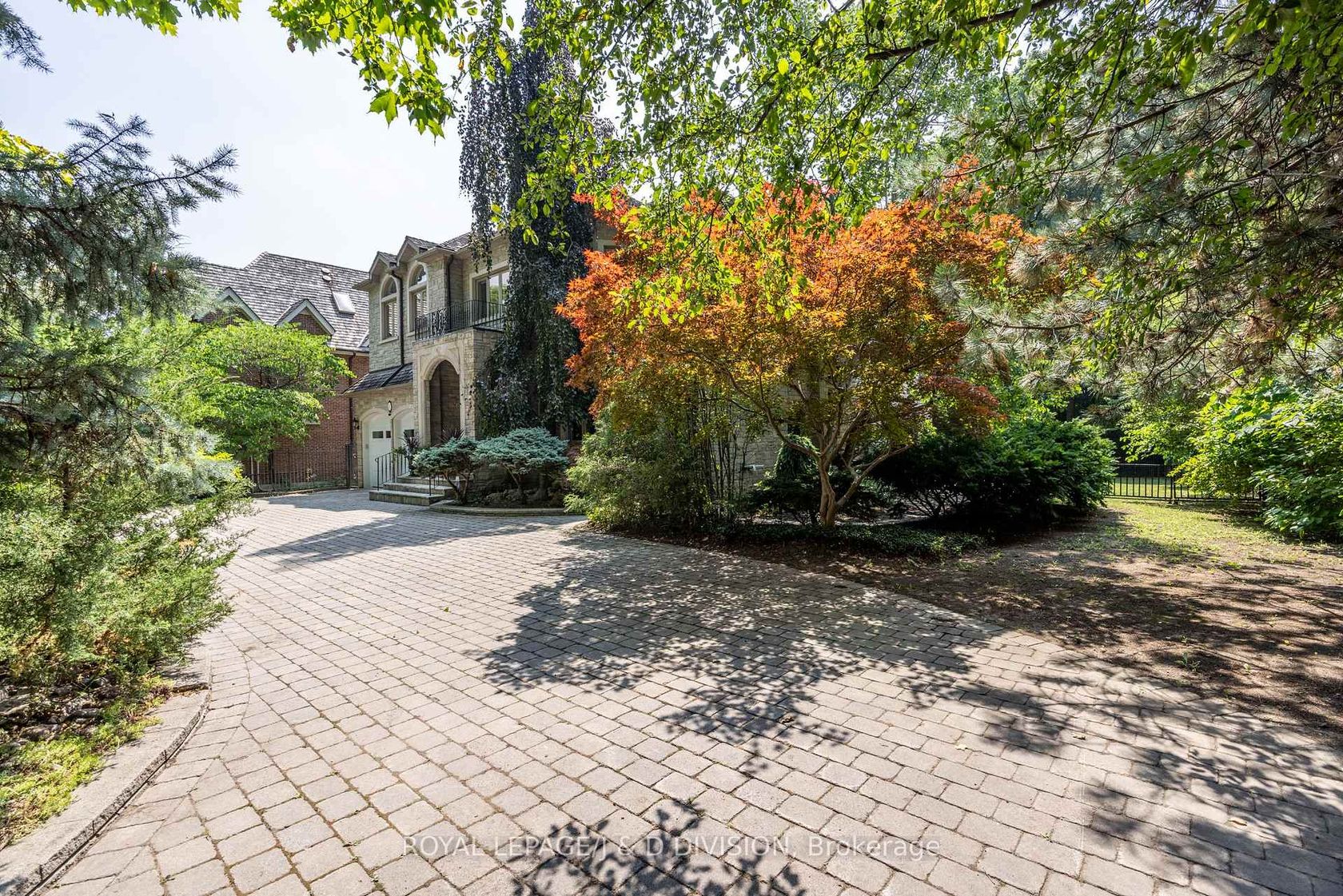 1 Knightswood Road, York Mills, Toronto 
