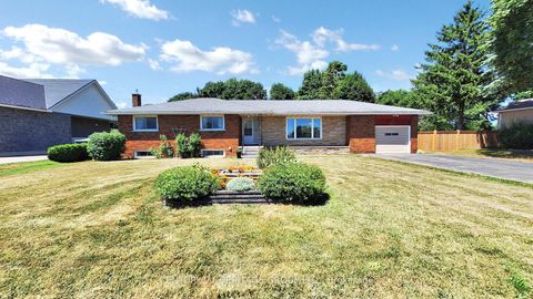 Photo 2 at 224 Glenn Avenue, Stroud, Innisfil