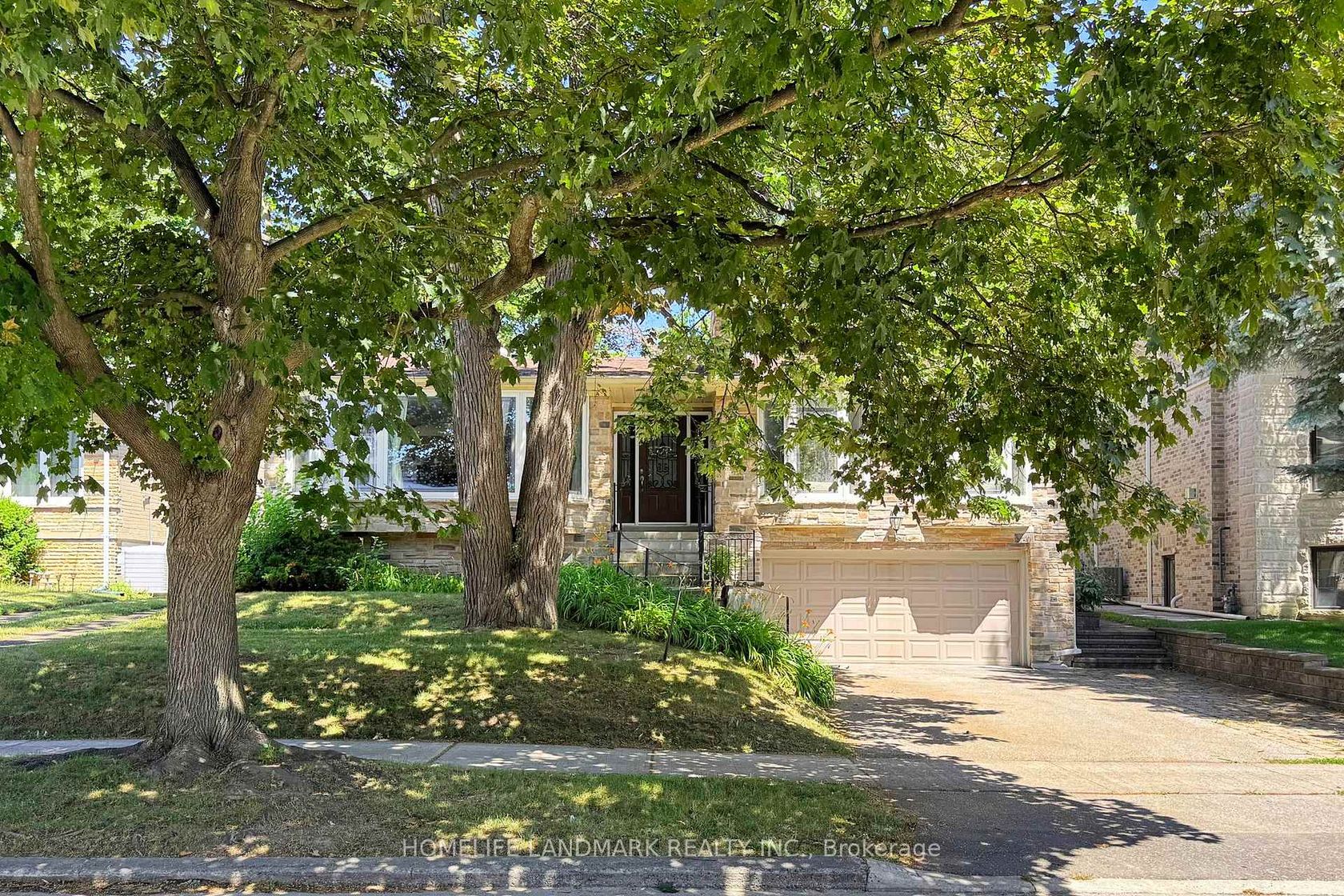 61 Whittaker Crescent, Bayview Village, Toronto 