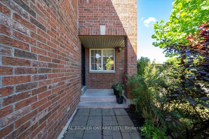Photo 4 at 543 Heddle Crescent, Wyndham, Newmarket