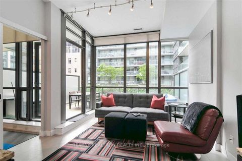 Photo 2 at 214 - 8 Charlotte Street, Waterfront Communities C1, Toronto