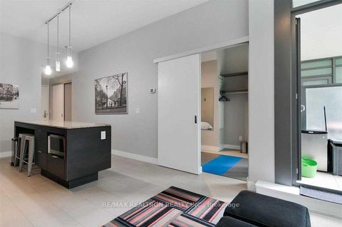 Photo 4 at 214 - 8 Charlotte Street, Waterfront Communities C1, Toronto