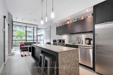Photo 5 at 214 - 8 Charlotte Street, Waterfront Communities C1, Toronto