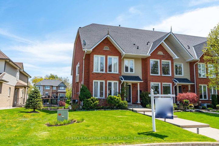 Photo 1 at 91 Edgewater Drive, Stoney Creek, Hamilton