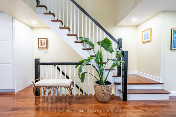 Photo 9 at 91 Edgewater Drive, Stoney Creek, Hamilton