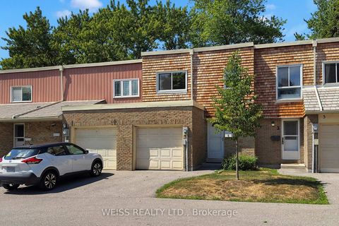 Photo 1 at 5 Thorny Vineway, Bayview Village, Toronto