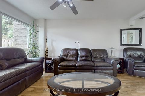 Photo 10 at 5 Thorny Vineway, Bayview Village, Toronto