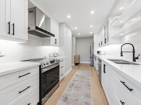 Photo 4 at 30 - 51 Broadfield Drive, Markland Wood, Toronto