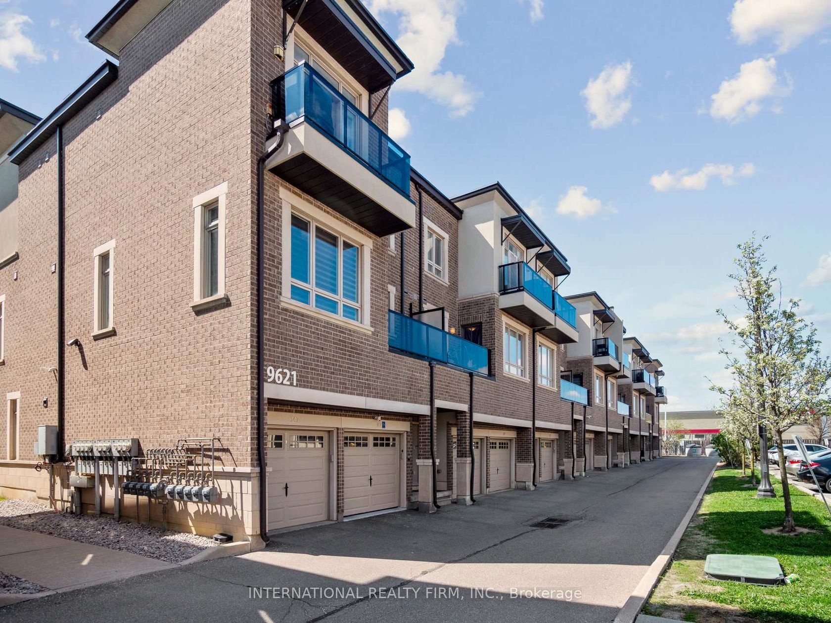 14 - 9621 Jane Street, Maple, Vaughan 