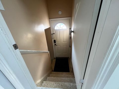 Photo 7 at 88 Cuffley Crescent N, CFB, Toronto