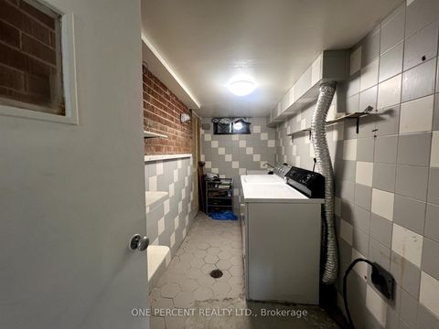 Photo 12 at 88 Cuffley Crescent N, CFB, Toronto
