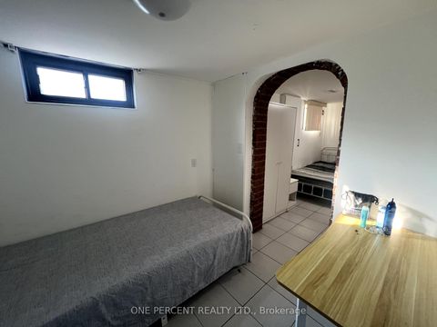 Photo 14 at 88 Cuffley Crescent N, CFB, Toronto
