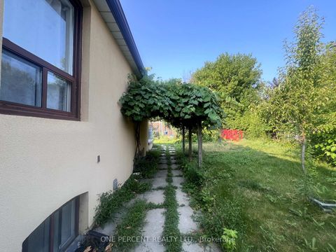 Photo 17 at 88 Cuffley Crescent N, CFB, Toronto