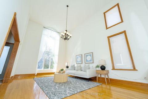 Photo 5 at 122 Arten Avenue, Mill Pond, Richmond Hill