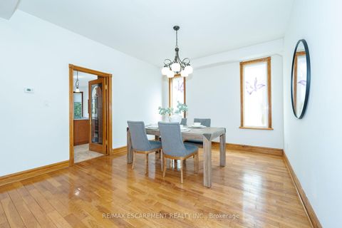 Photo 6 at 122 Arten Avenue, Mill Pond, Richmond Hill