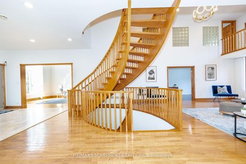 Photo 7 at 122 Arten Avenue, Mill Pond, Richmond Hill