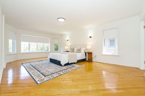 Photo 19 at 122 Arten Avenue, Mill Pond, Richmond Hill