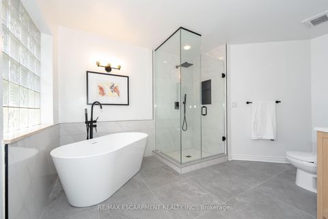 Photo 23 at 122 Arten Avenue, Mill Pond, Richmond Hill