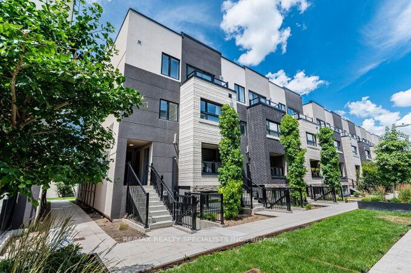202 - 1137 Cooke Boulevard, LaSalle, Burlington 