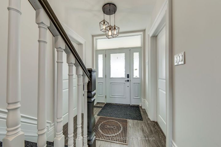 Photo 3 at 317 Queen Street S, Streetsville, Mississauga