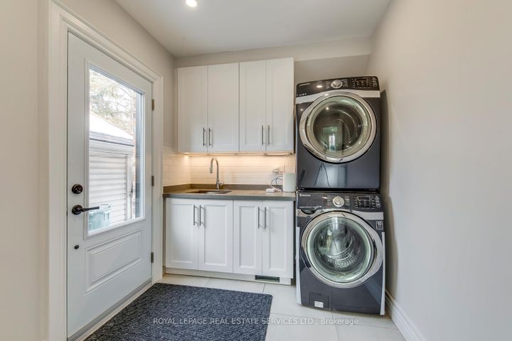 Photo 8 at 317 Queen Street S, Streetsville, Mississauga