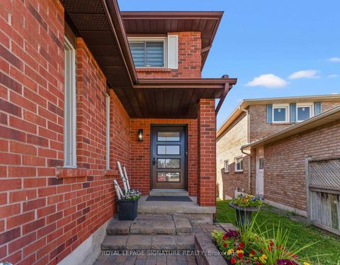 Photo 4 at 46 Marchwood Crescent, Harding, Richmond Hill