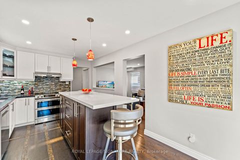 Photo 13 at 46 Marchwood Crescent, Harding, Richmond Hill