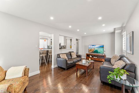 Photo 18 at 46 Marchwood Crescent, Harding, Richmond Hill
