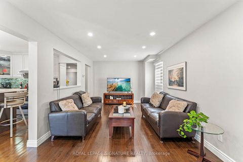 Photo 19 at 46 Marchwood Crescent, Harding, Richmond Hill
