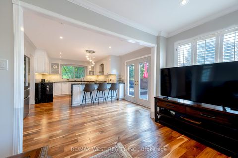 Photo 13 at 62 Briardale Place, Aurora Highlands, Aurora
