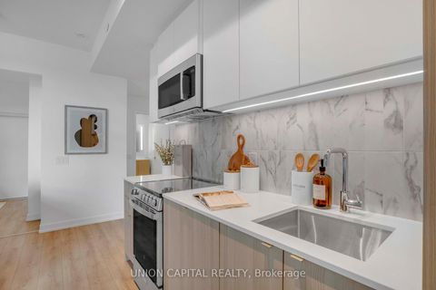 Photo 11 at 419 - 500 Dupont Street, Annex, Toronto