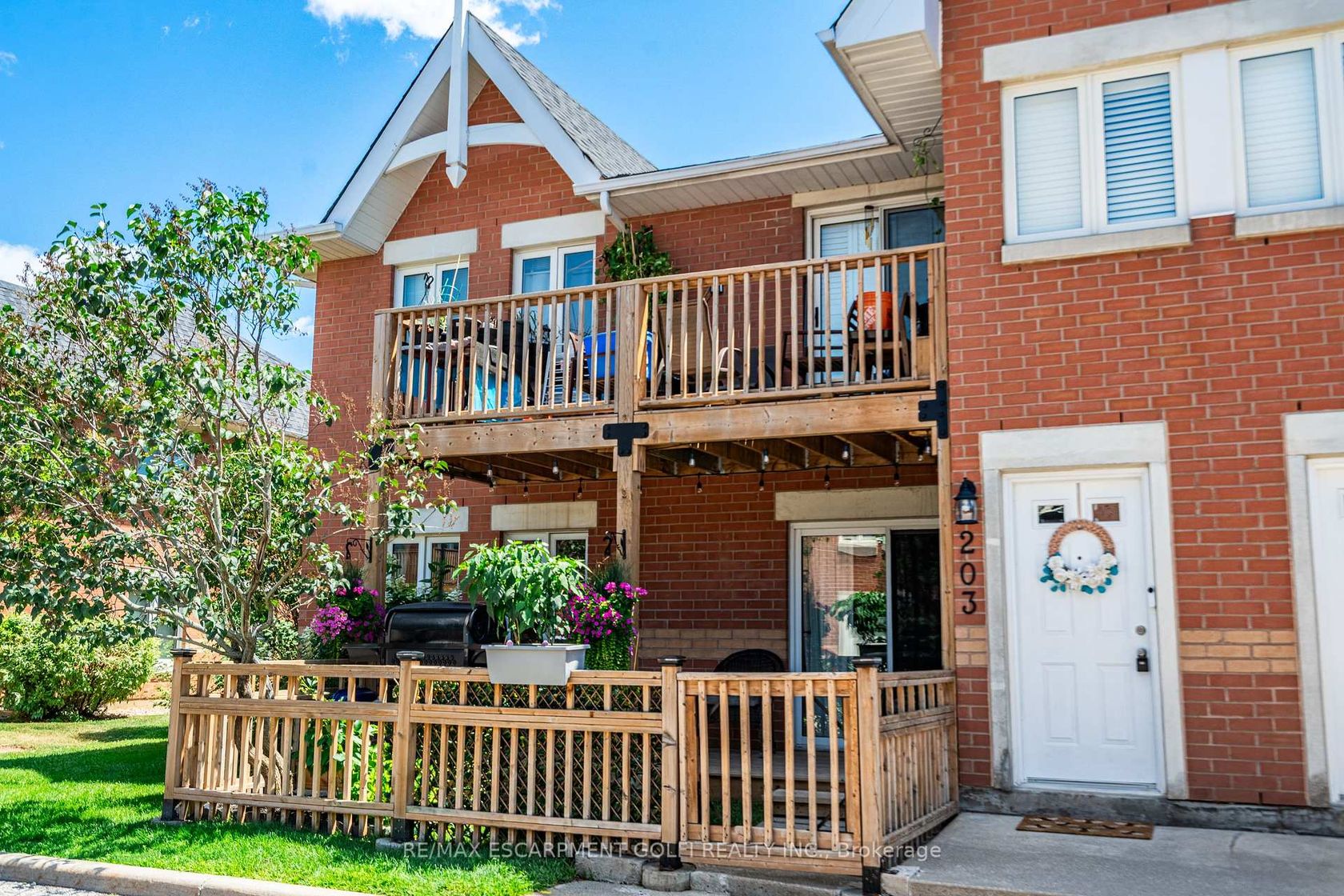 203 - 4140 Foxwood Drive, Tansley, Burlington by Loree Meneguzzi Real Estate 203 - 4140 Foxwood Drive, Tansley, Burlington
