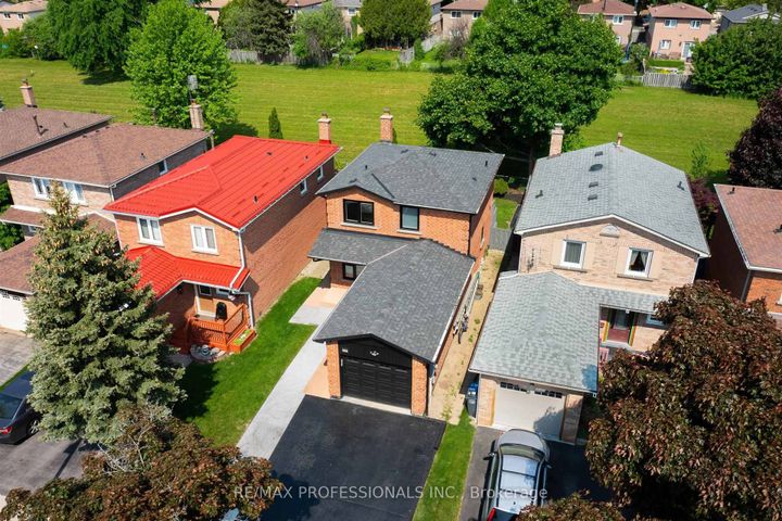 Photo 1 at 3089 Olympus Mews, Meadowvale, Mississauga