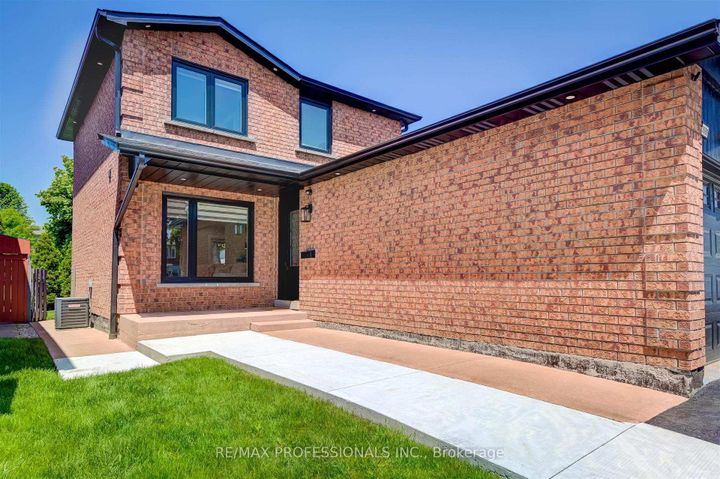 Photo 8 at 3089 Olympus Mews, Meadowvale, Mississauga