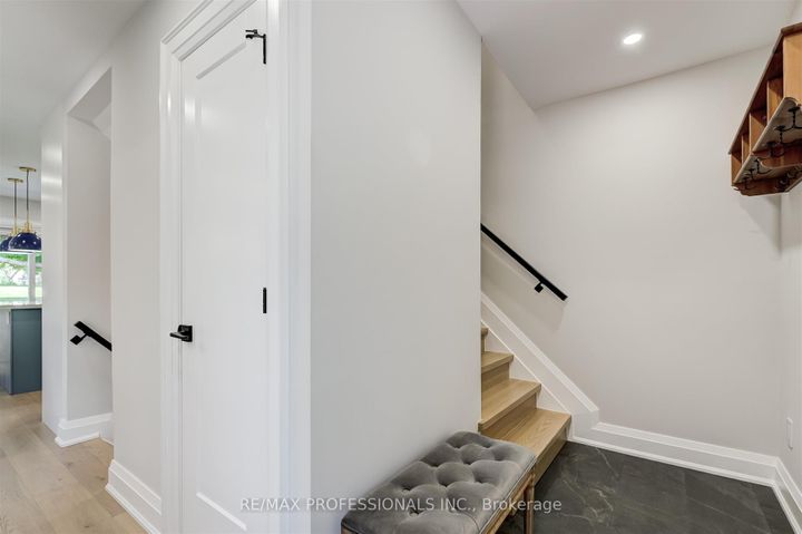 Photo 9 at 3089 Olympus Mews, Meadowvale, Mississauga