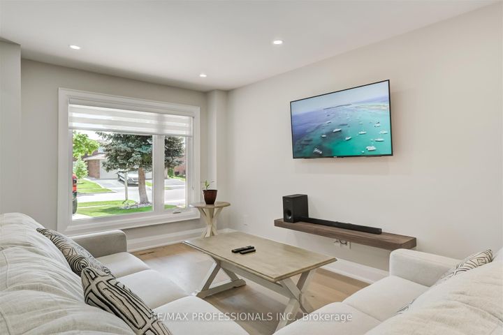 Photo 11 at 3089 Olympus Mews, Meadowvale, Mississauga