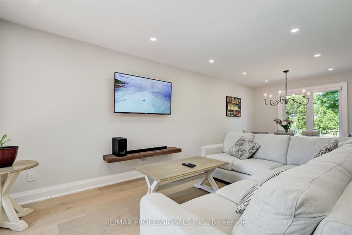 Photo 13 at 3089 Olympus Mews, Meadowvale, Mississauga