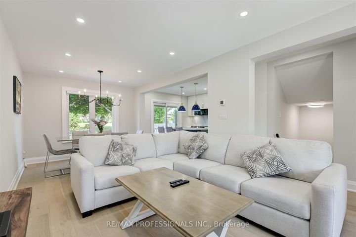 Photo 14 at 3089 Olympus Mews, Meadowvale, Mississauga