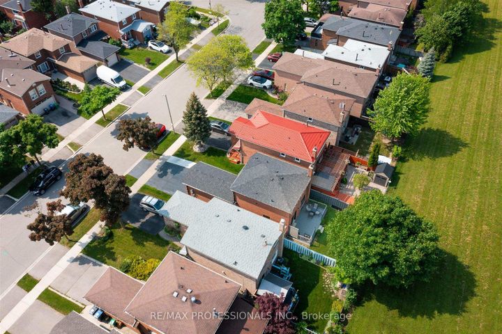 Photo 37 at 3089 Olympus Mews, Meadowvale, Mississauga