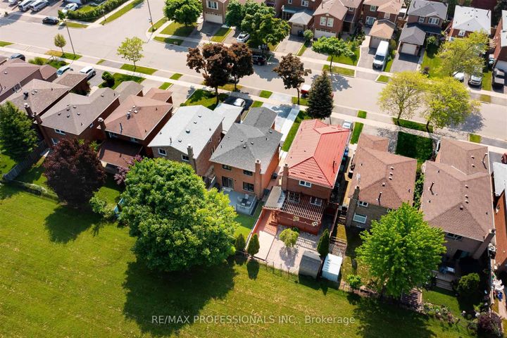 Photo 38 at 3089 Olympus Mews, Meadowvale, Mississauga