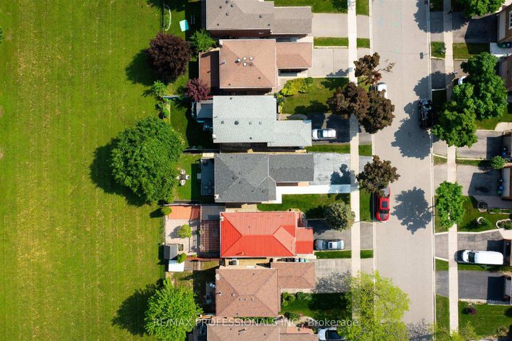 Photo 41 at 3089 Olympus Mews, Meadowvale, Mississauga